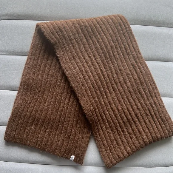 Banana Republic scarf - Picture 3 of 4